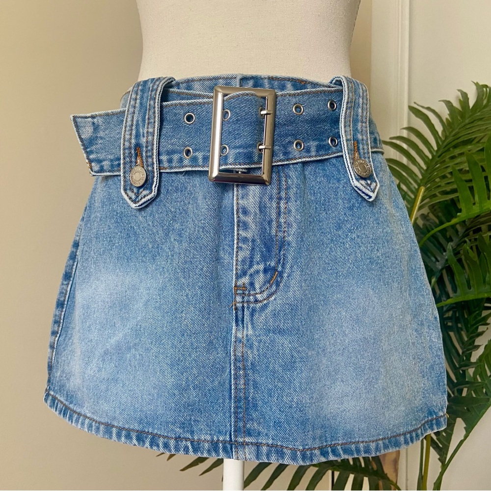 Romwe Silver Buckled Denim Mini Skirt